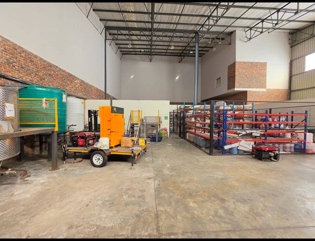 677M² WAREHOUSE TO LET IN COSMO BUSINESS PARK